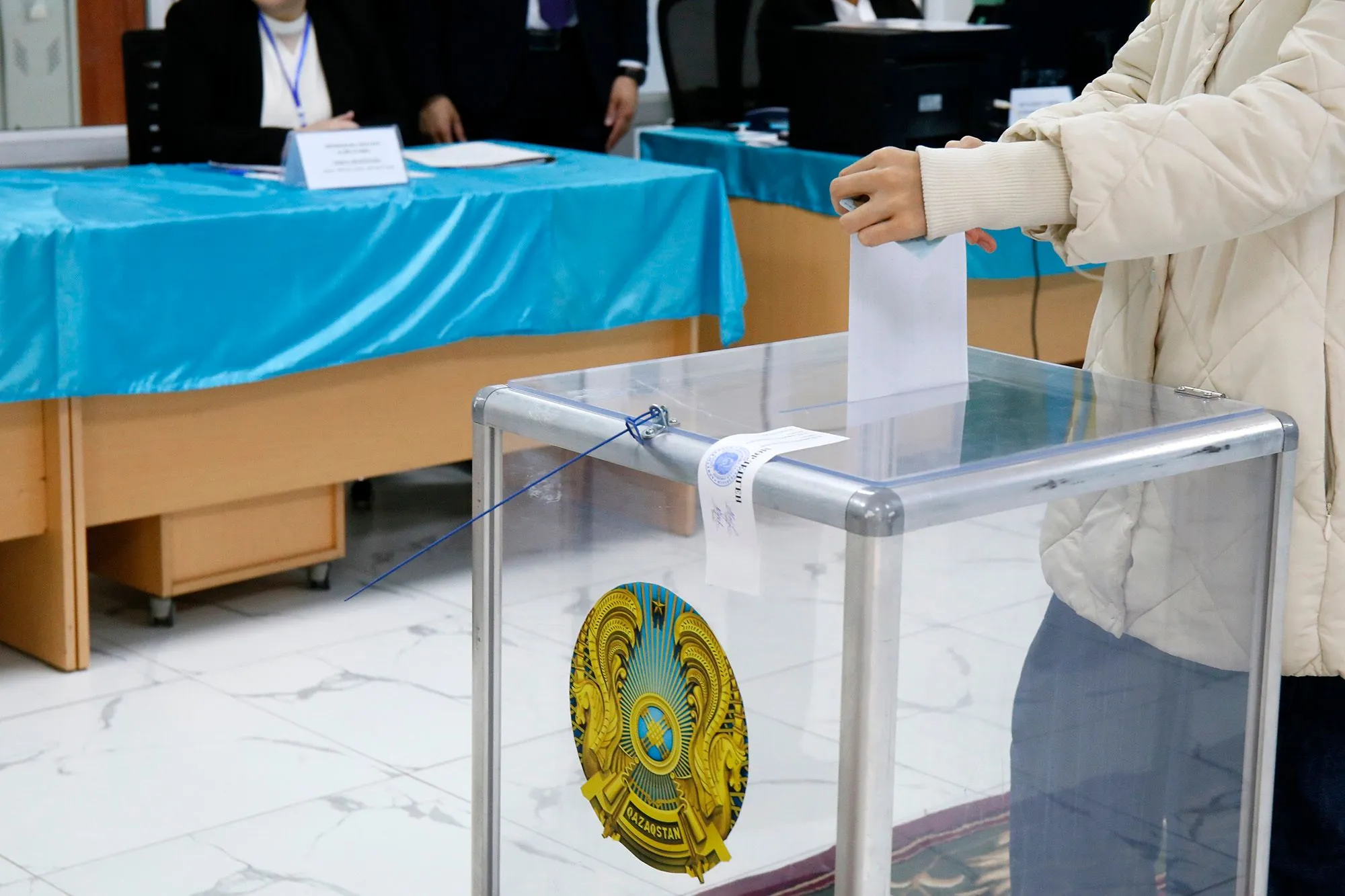 В Казахстане открылись участки для проведения референдума по новой Конституции 