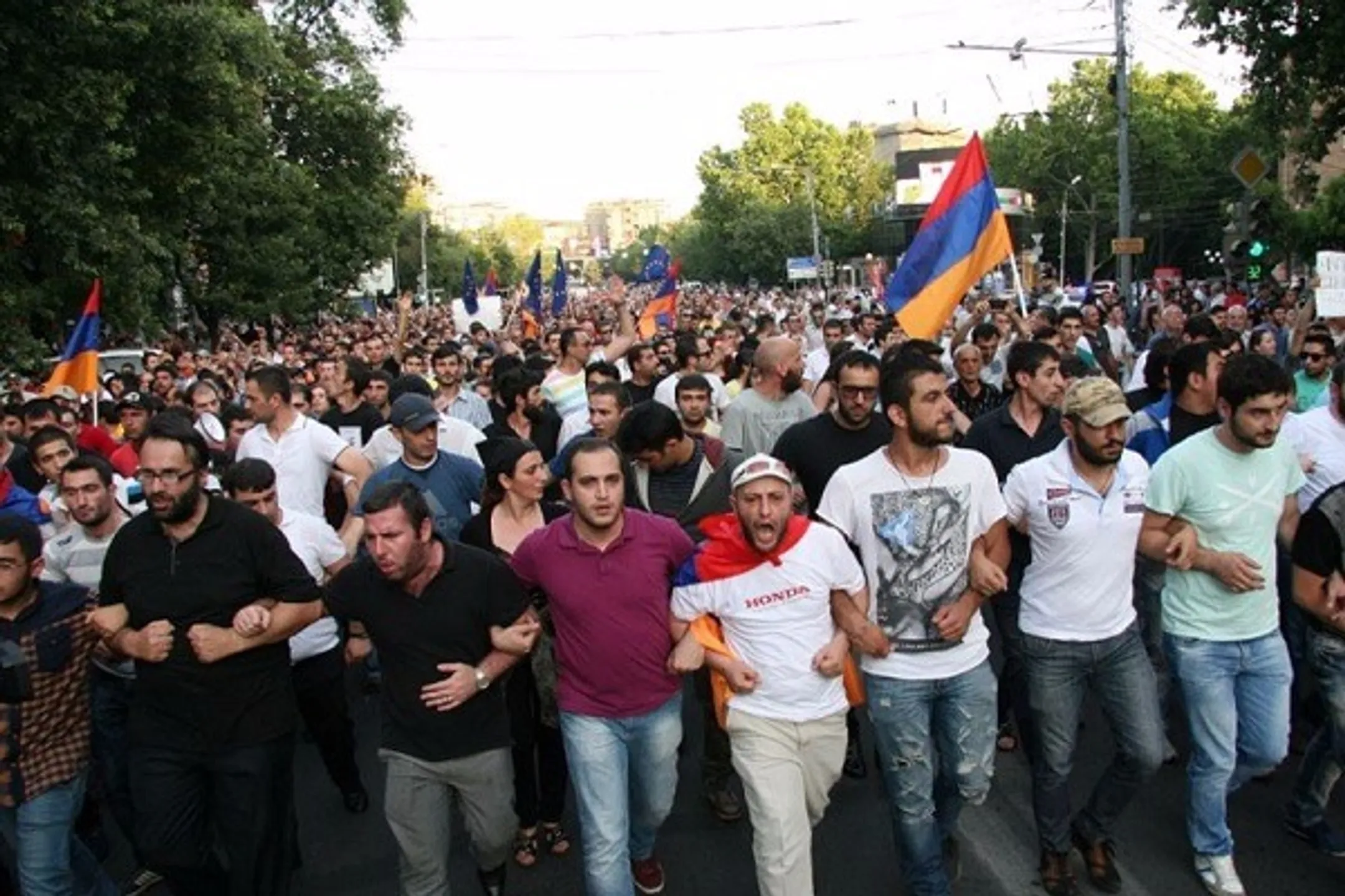 На акцию протеста в Ереване вышли пять тысяч человек - Image Kapital.kz