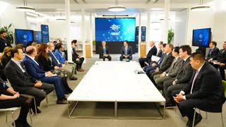 Капитал - Открытие в Казахстане сервис-центров Tesla обсудил Аскар Мамин в США