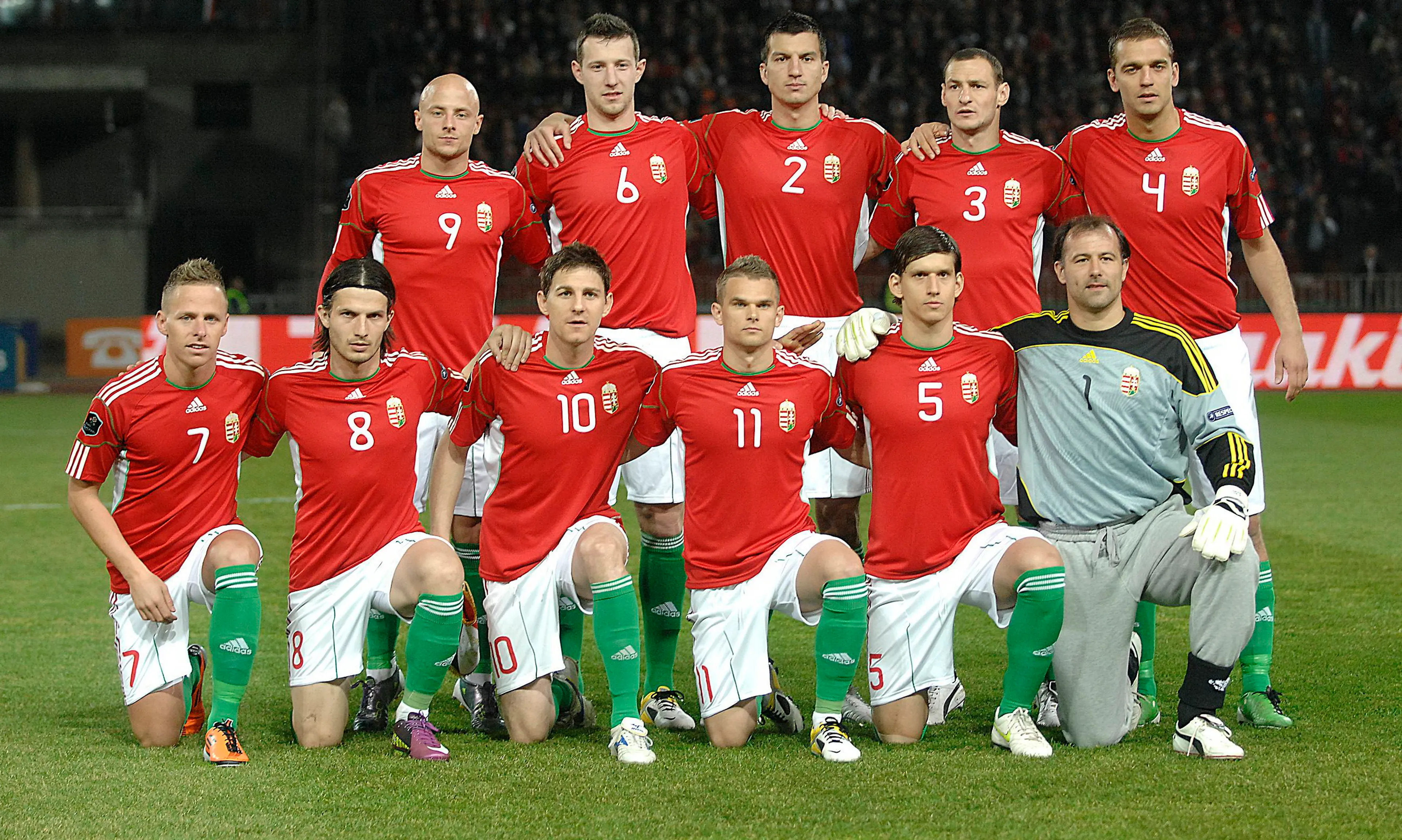 Капитал - Венгерские футболисты оплатят билеты своим фанатам