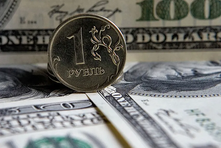 Капитал - ЦБ России поднял границы валютного коридора еще на 20 копеек