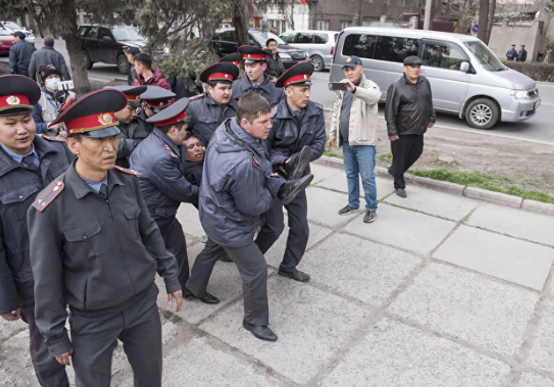 Капитал - Милиция в Бишкеке разогнала митингующих