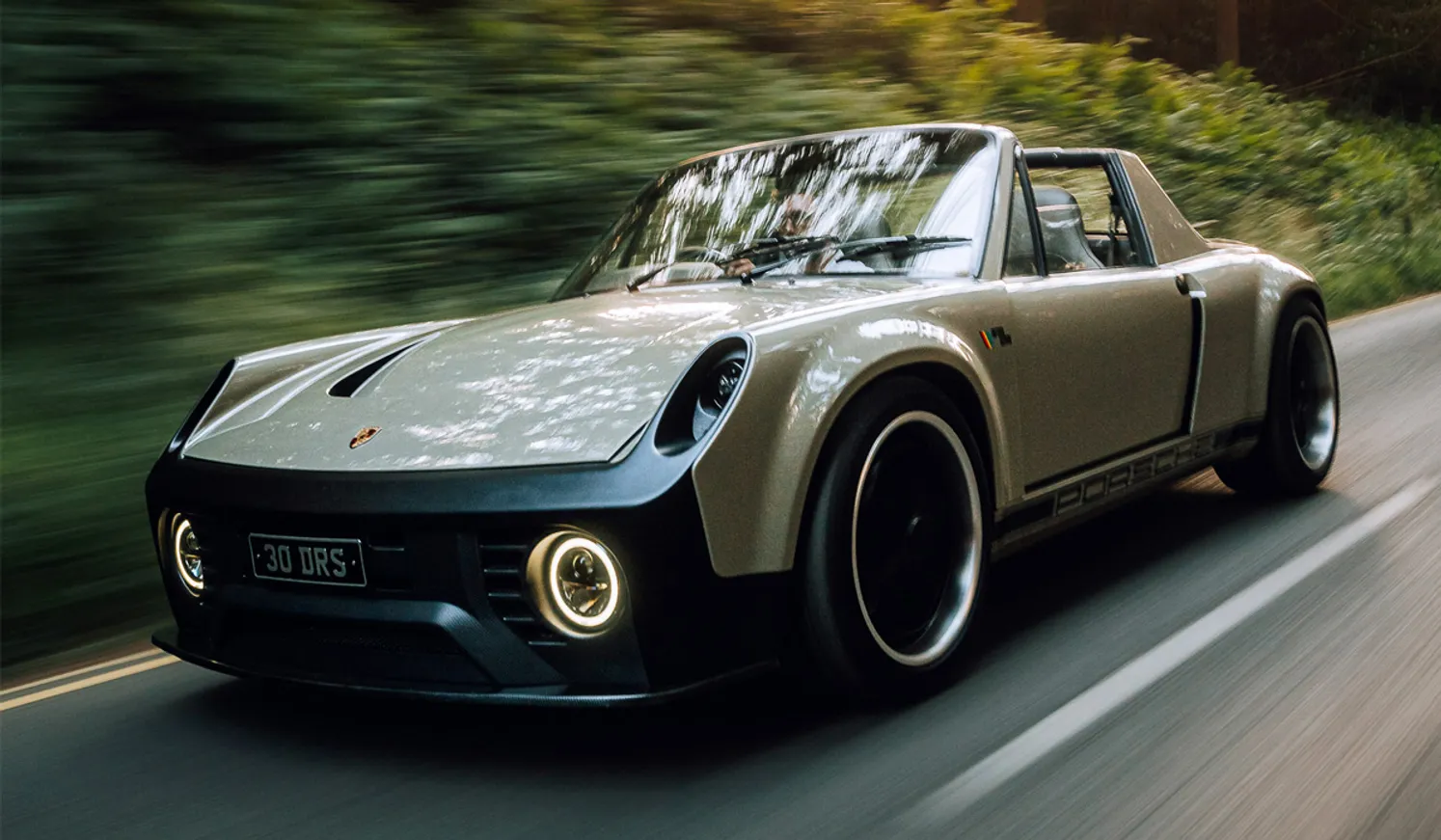 Обновленная Tesla Model 3, суперкар Alfa Romeo и рестомод Porsche - фото kapital.kz