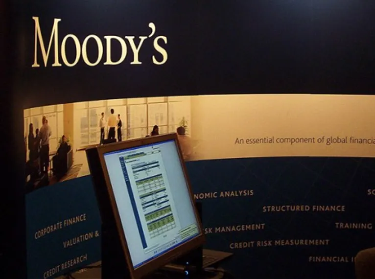 Капитал - Moody’s впервые за два года повысил рейтинг Греции