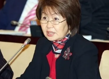 Выплачивать пособия работающим женщинам, имеющим детей до 1 года