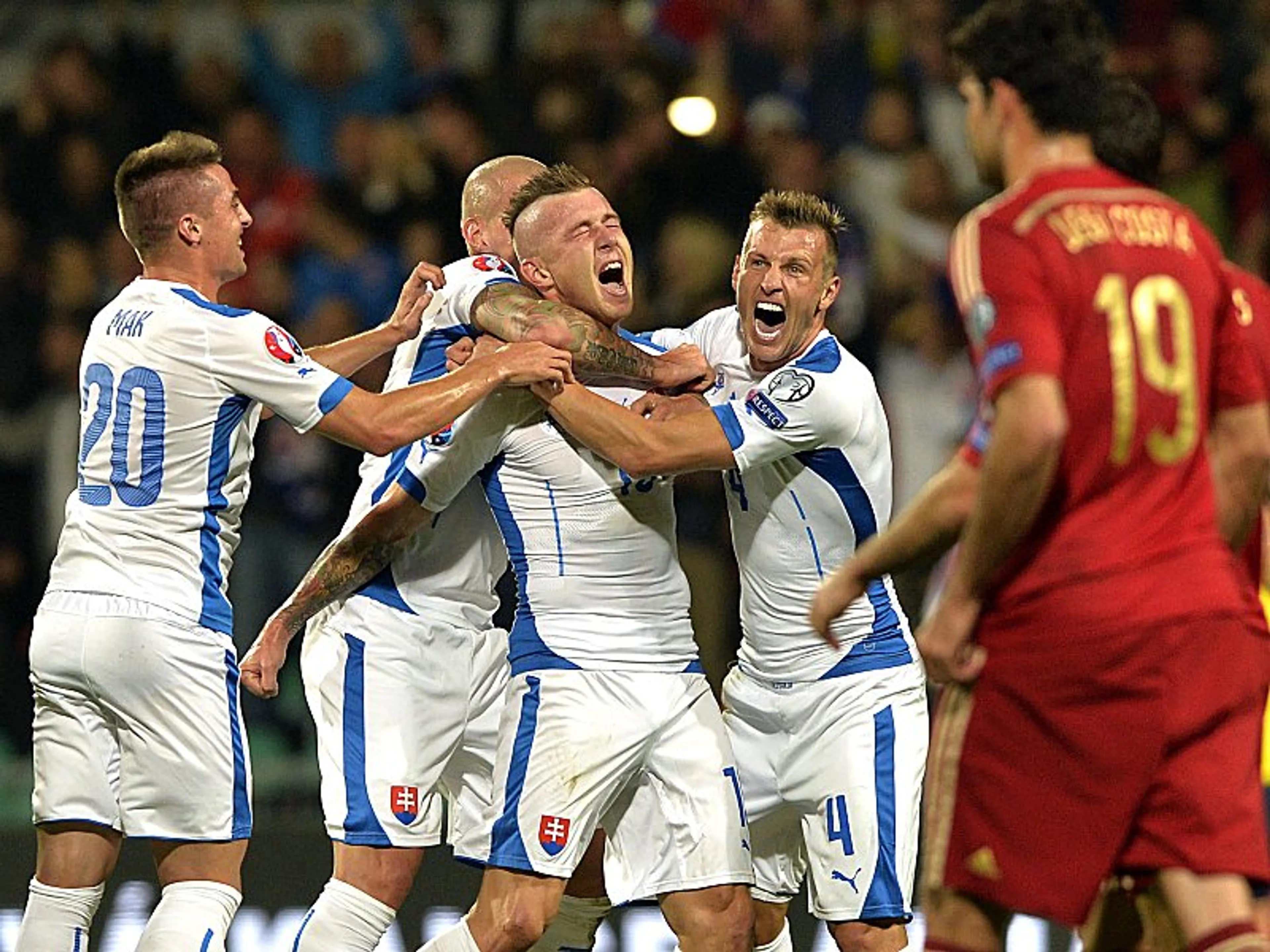 Капитал - Стартовал второй тур отборочного турнира Евро-2016