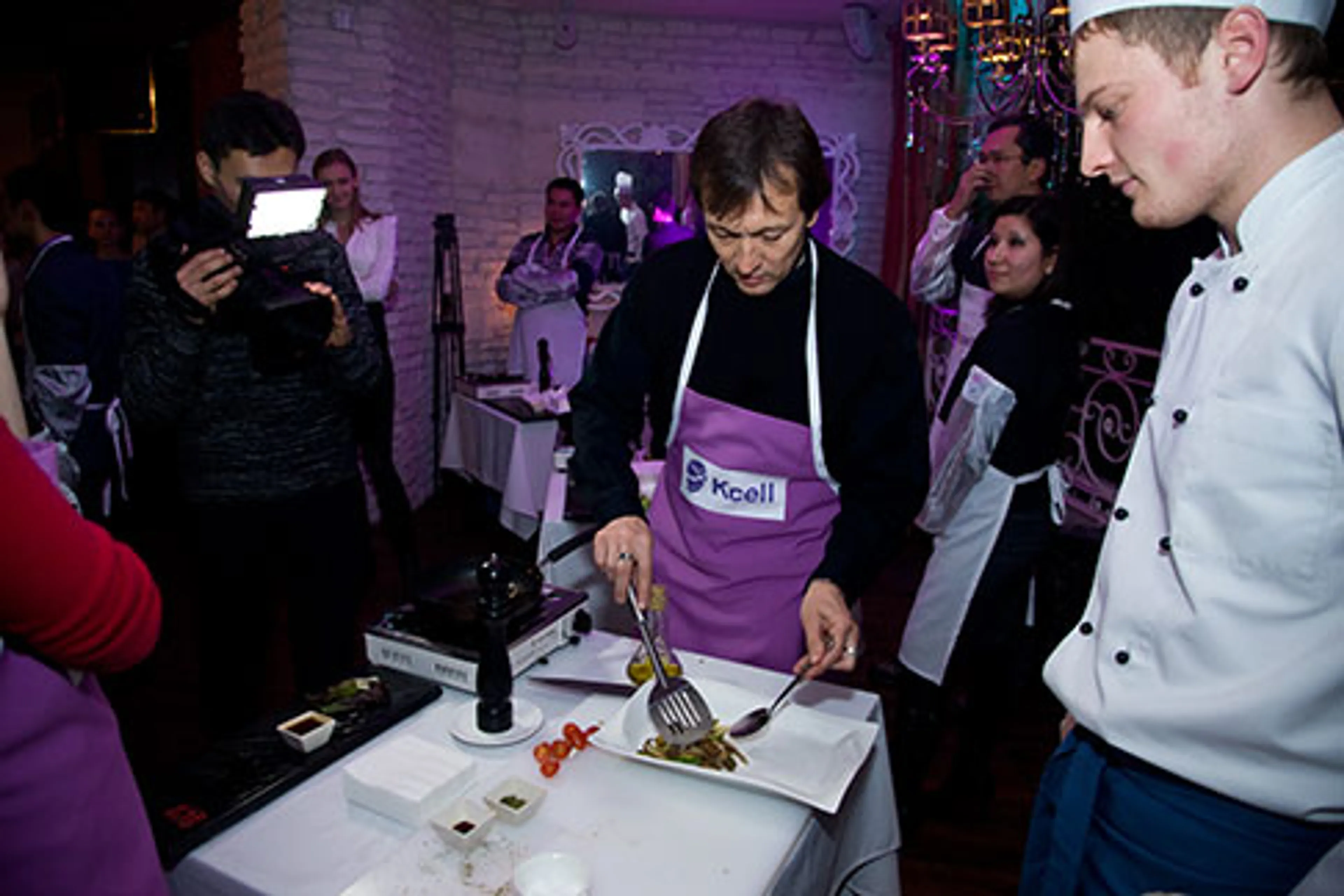 Капитал - Kcell объединил журналистов в Barbaris