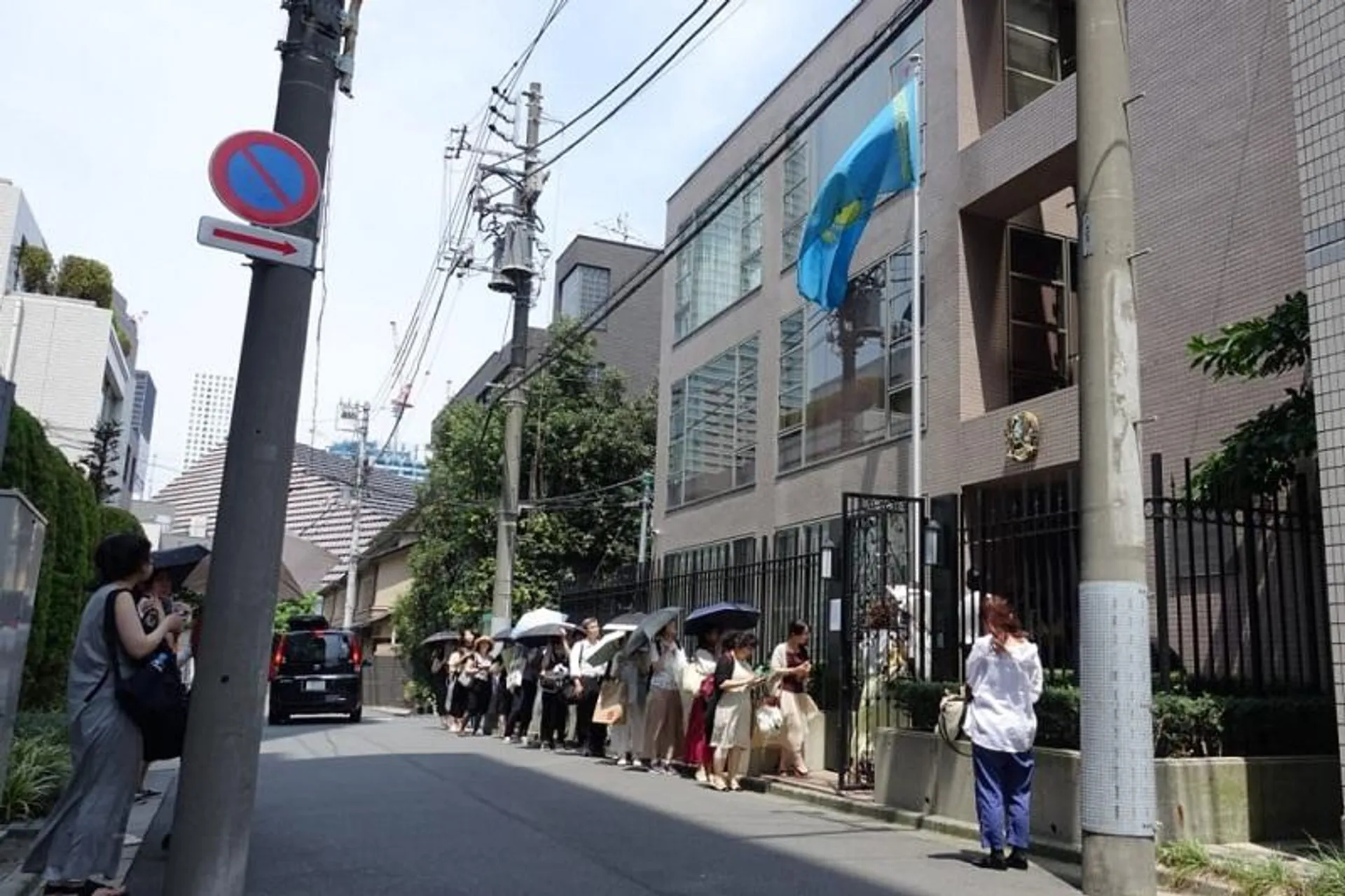 Капитал - В посольство РК в Японии приходят те, кто хочет почтить память Дениса Тена