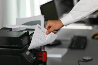 Капитал - ЦОНы перестанут выдавать бумажные расписки по 8 госуслугам