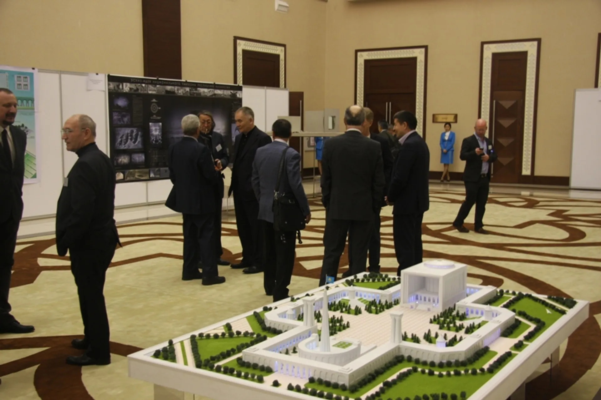 Капитал - Бахыт Султанов прокомментировал строительство пантеона в Астане