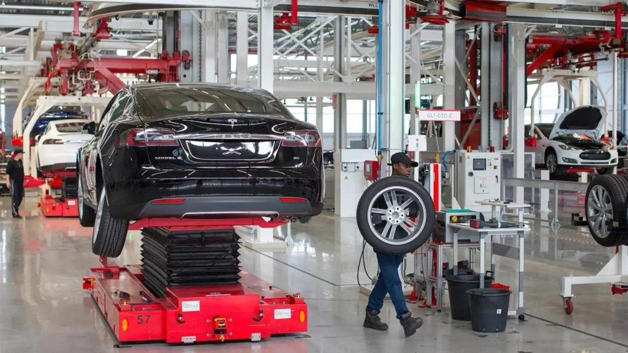Tesla рассмотрит возможность покупки завода GM - Image Kapital.kz