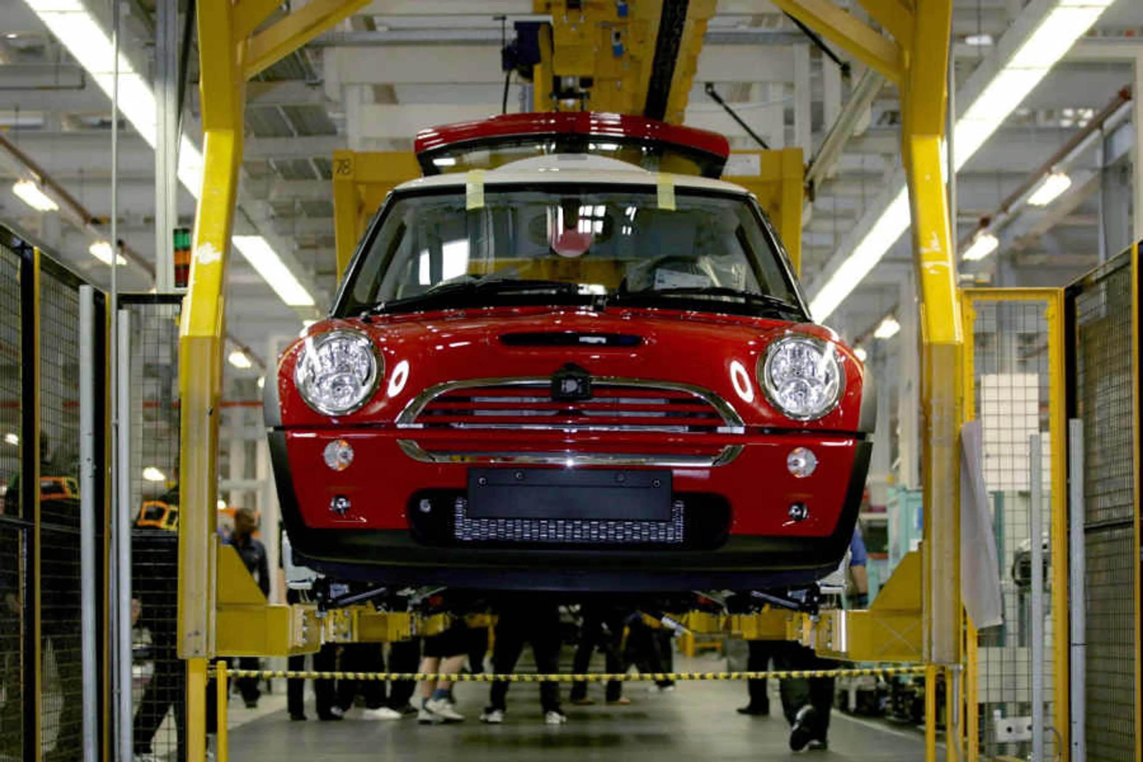 Капитал - Производство Mini в Британии приостановлено из-за забастовки