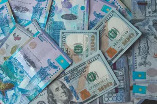 Капитал - В июле обменники продали долларов на 167,4 млрд тенге