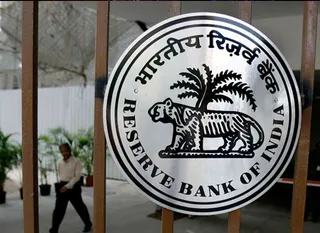 Капитал - Власти Индии не в силах сдержать падение рупии