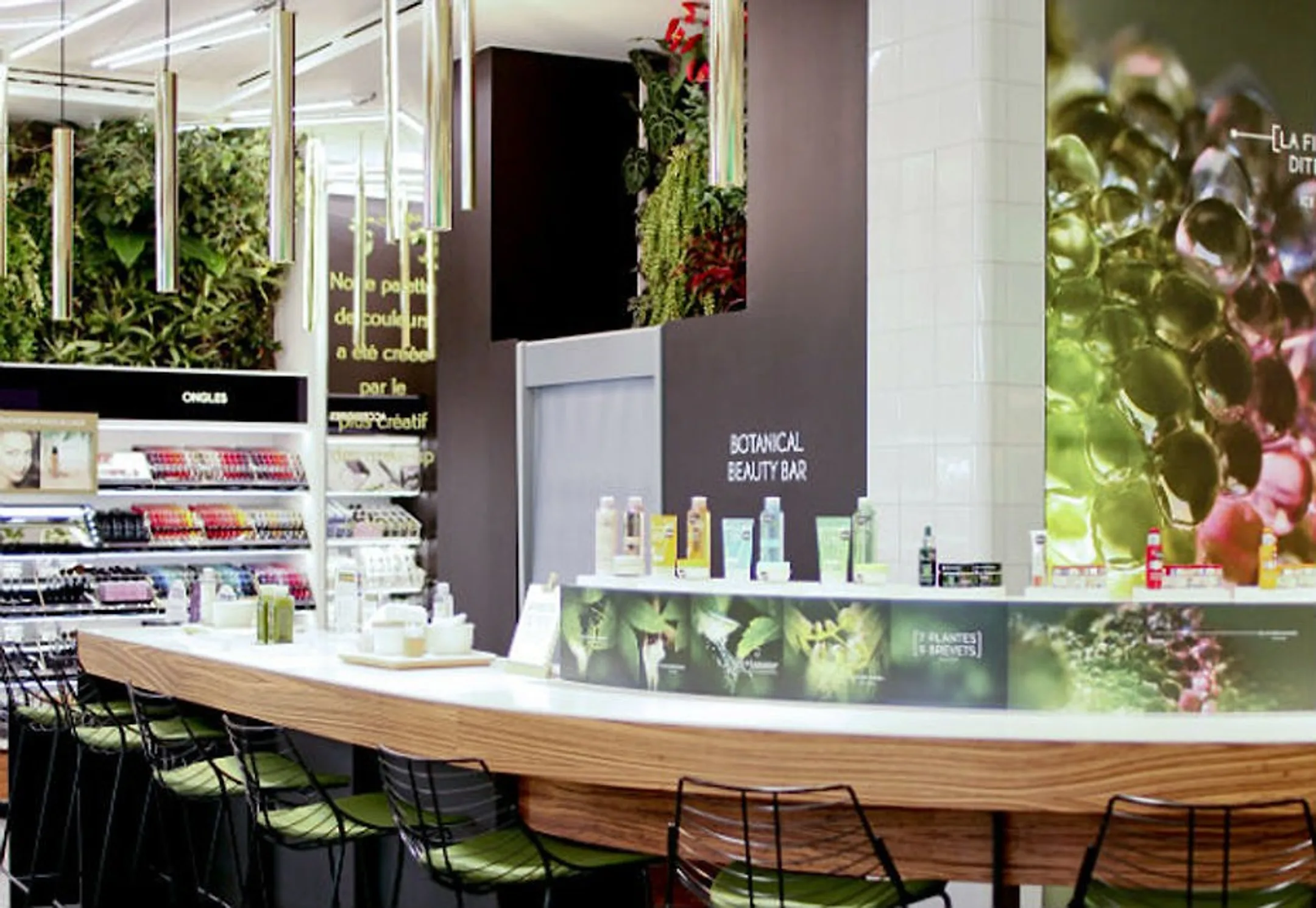 Магазин внутри