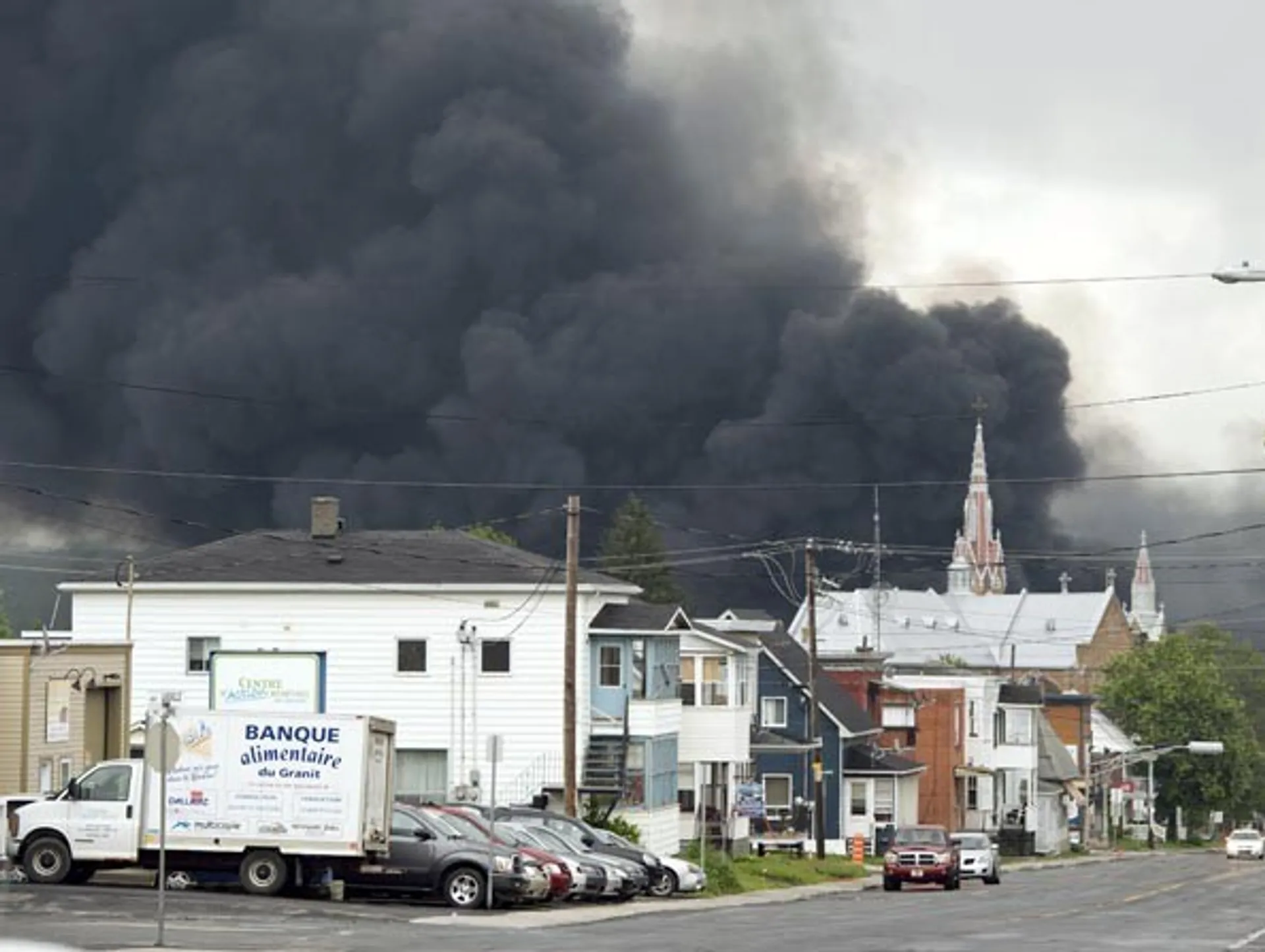 Капитал - 5 человек погибли при крушении состава с нефтью в Квебеке