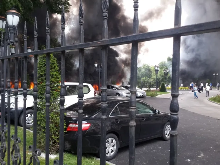 Капитал - В Алматы погиб водитель взорвавшегося бензовоза