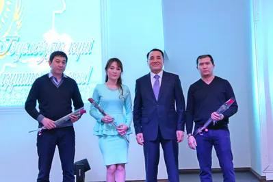 В Актобе ко Дню Независимости врачи получили ключи от квартир