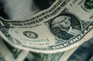 Капитал - Доллар установил полугодовой рекорд - 386,9 тенге