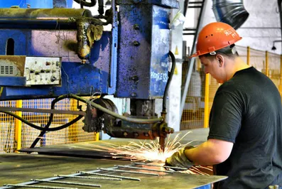 На промпредприятиях государство будет субсидировать зарплаты