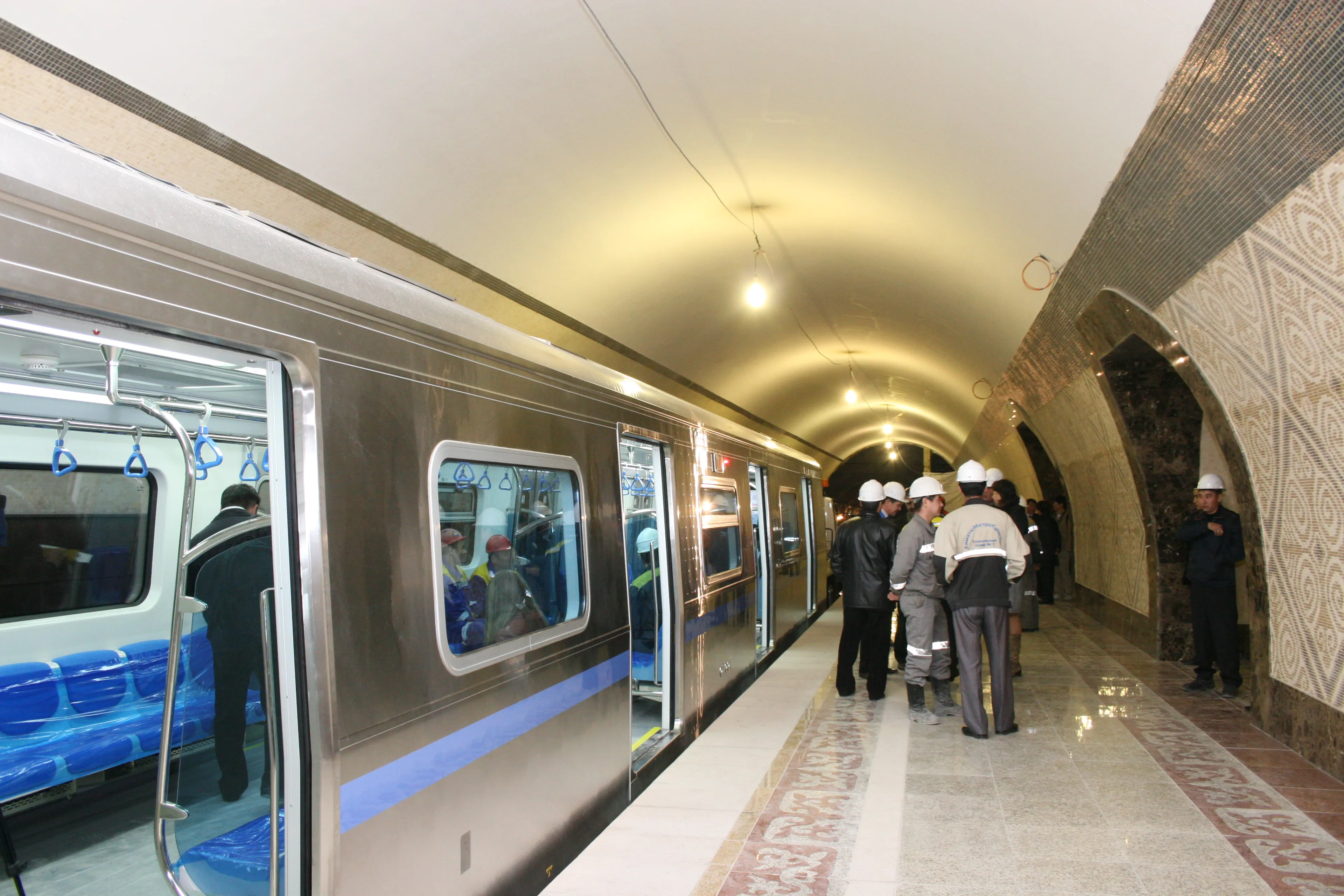 Капитал - Более 20 крупных компаний хотят размещать рекламу в метро