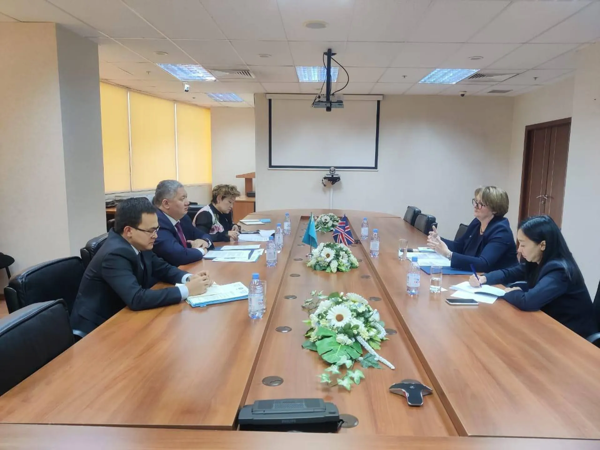 Капитал - Представители РК и Великобритании обсудили вопросы авиасообщения