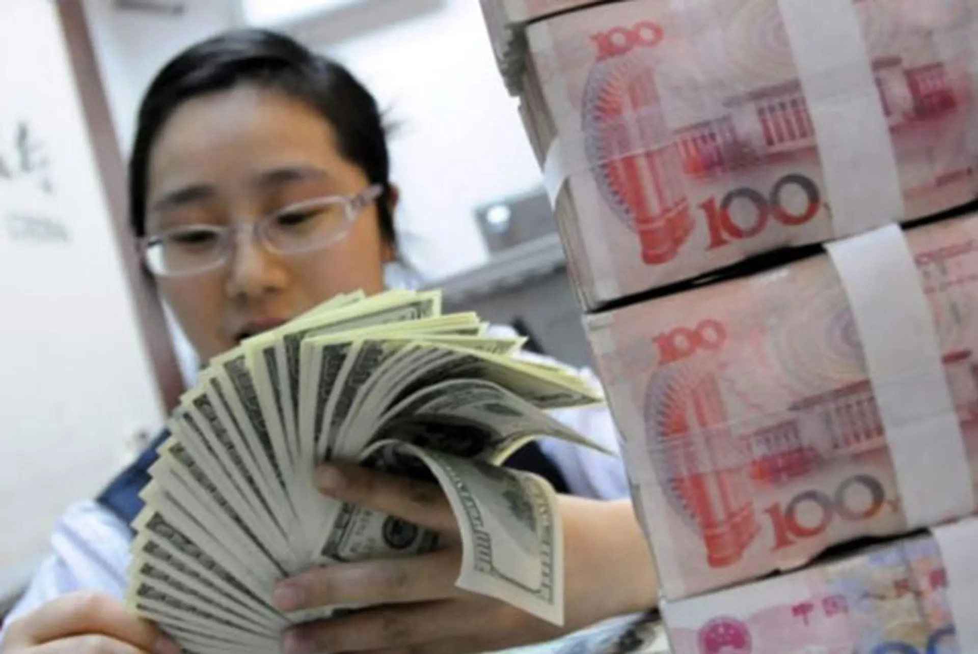 Капитал - Валютные резервы Китая потеряли еще $100 млрд