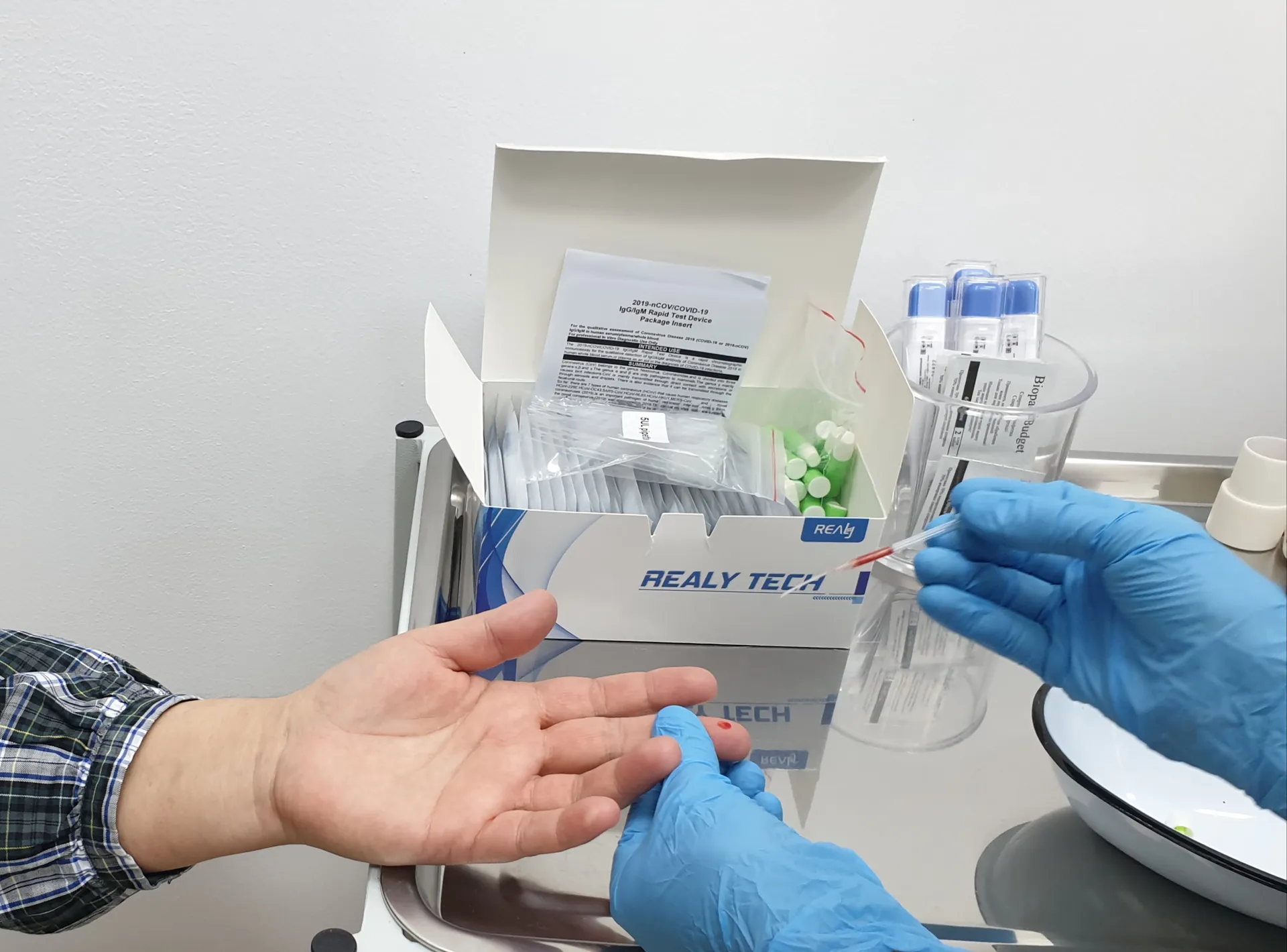 Капитал - Фонд Булата Утемуратова привез 94 тысячи экспресс-тестов