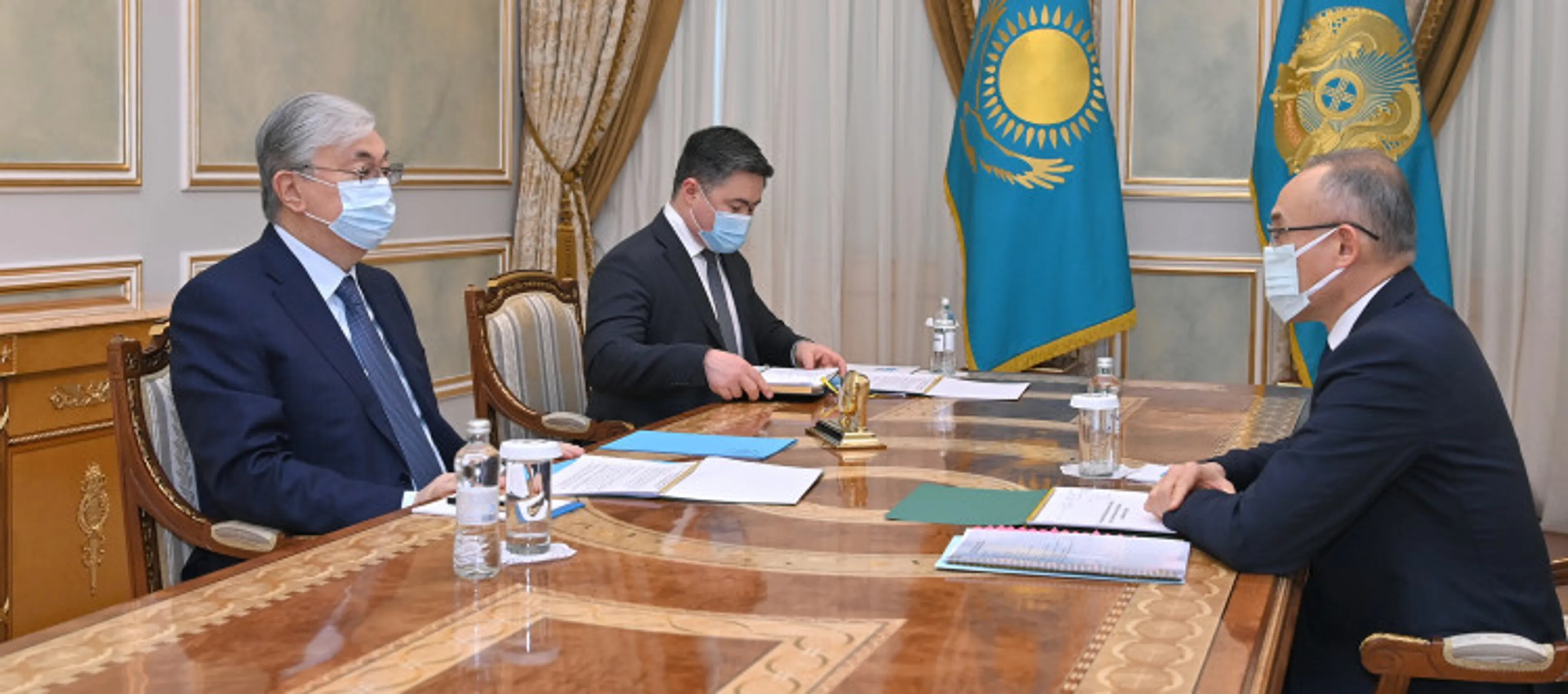 Капитал - Президента проинформировали о ситуации на валютном рынке