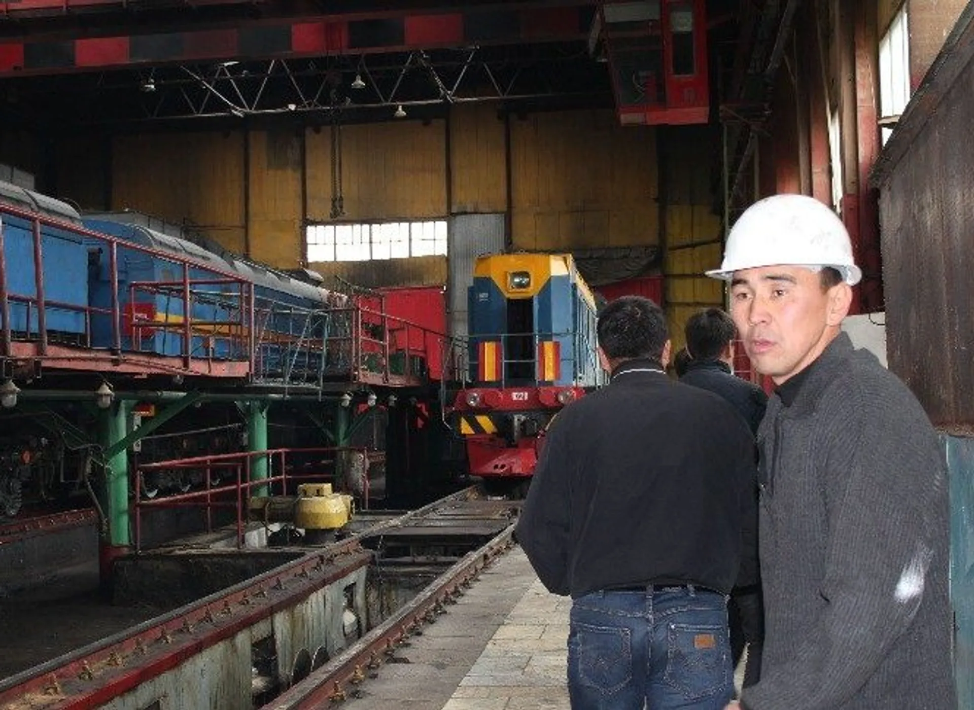 Капитал - Сотрудникам Камкор Локомотив снизили зарплату