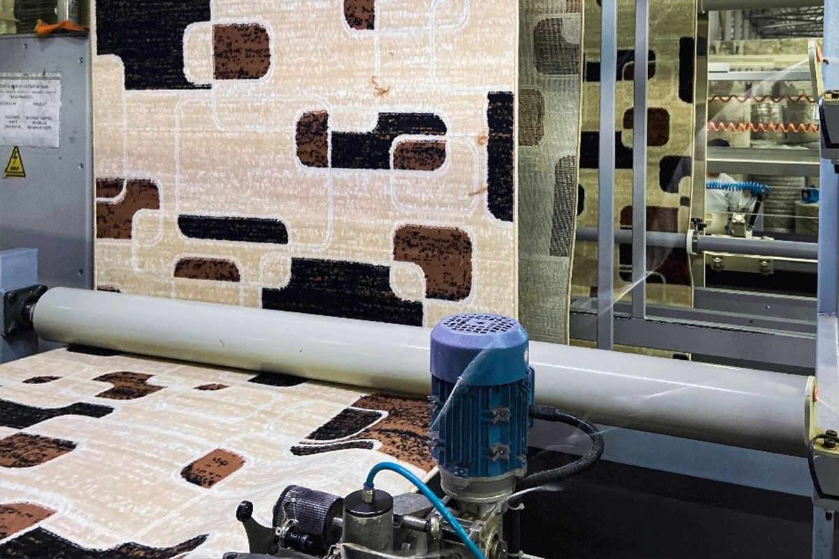 Фабрика ковров. Что производит ковров. Кайраккумский ковровый комбинат. Производство ковров фото. Новый завод в коврове.