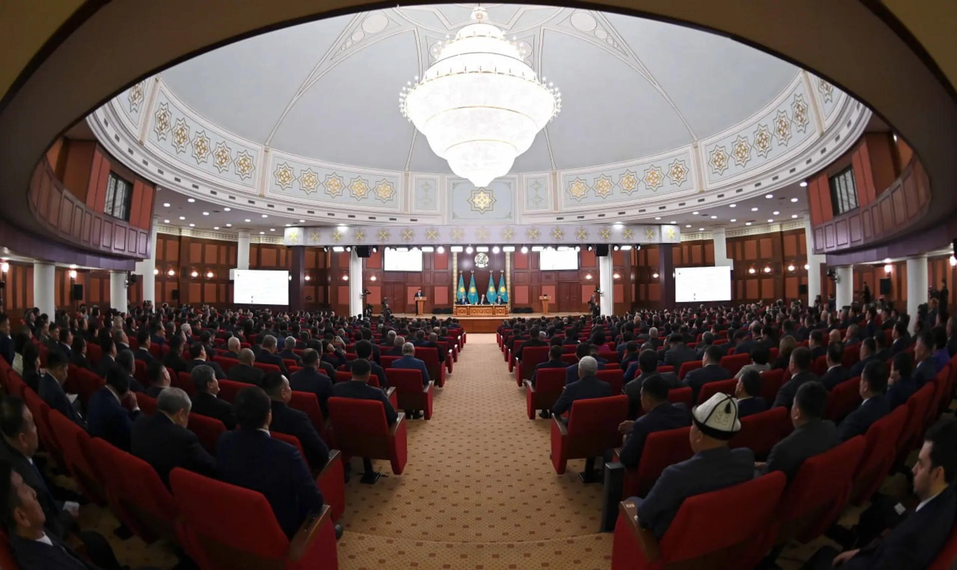 Капитал - Нужно выстроить «экономический лифт» для предпринимателей - глава РК