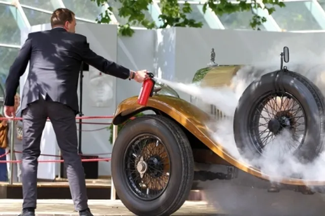 Сгорел раритетный Bentley