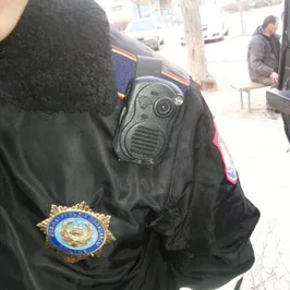 Полицейские обязаны носить видеожетоны