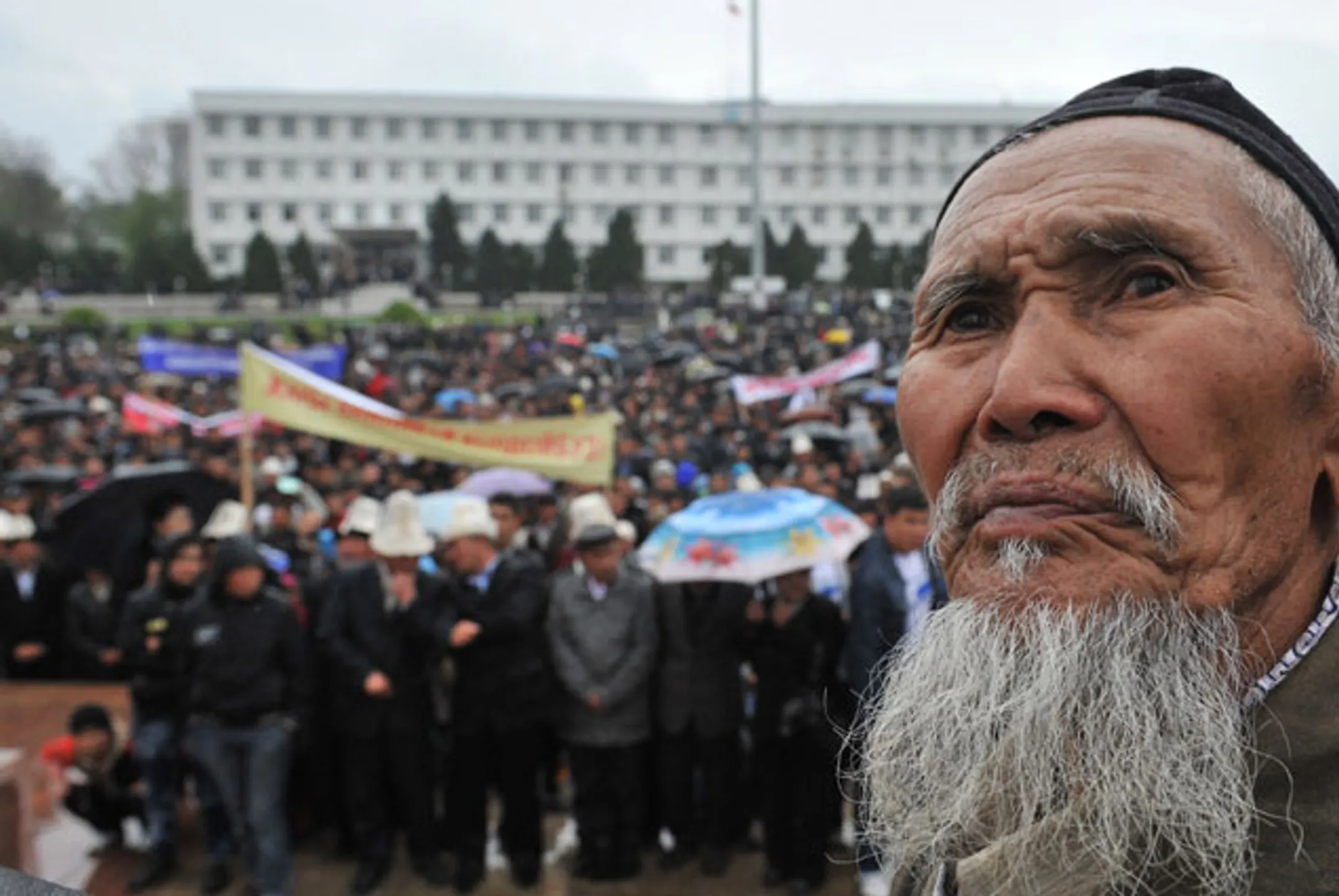 Оппозиция требует прекратить распродажу Кыргызстана - Image Kapital.kz