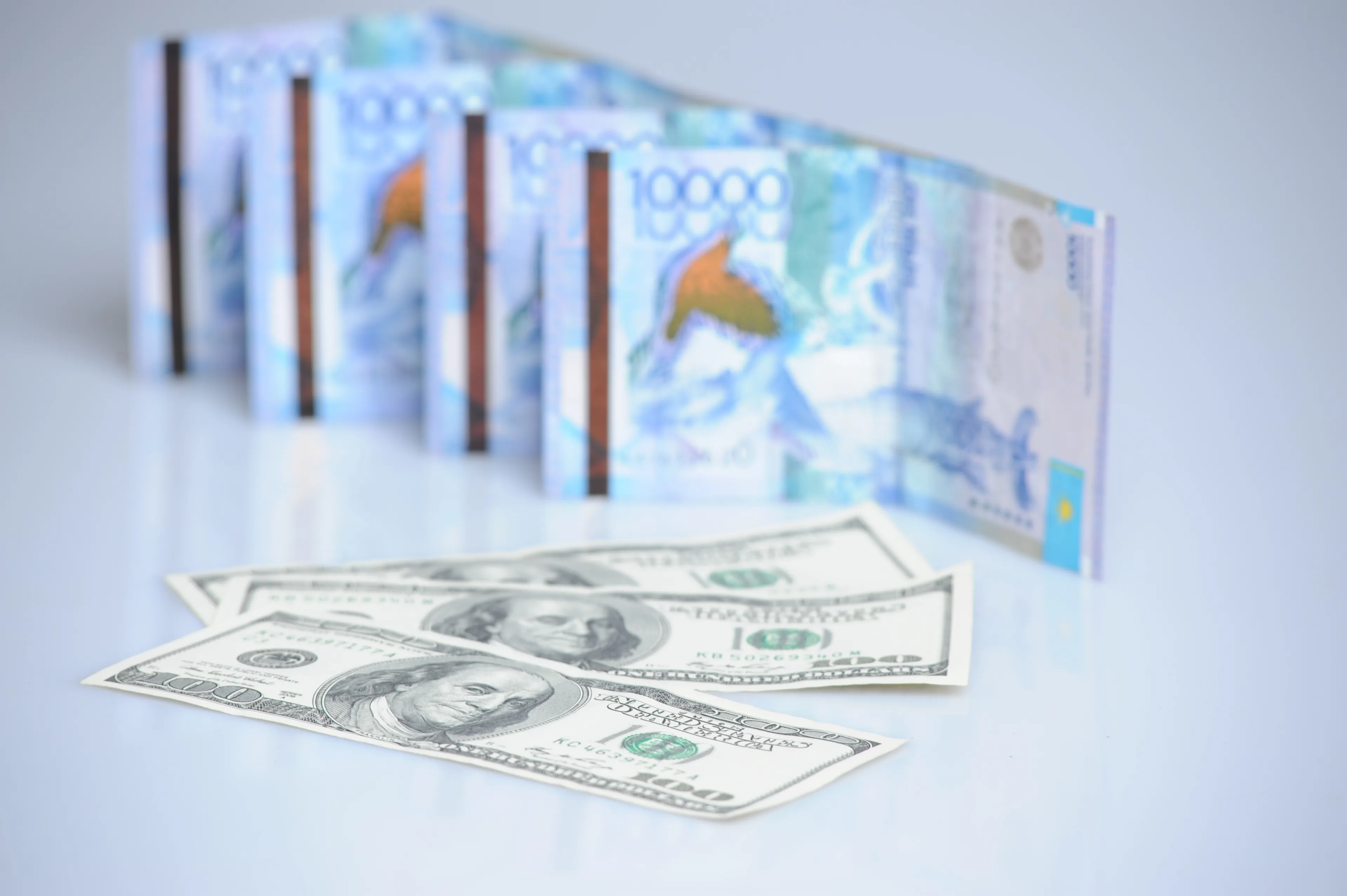 Капитал - Тенге закрыл торги на отметке 362 за доллар