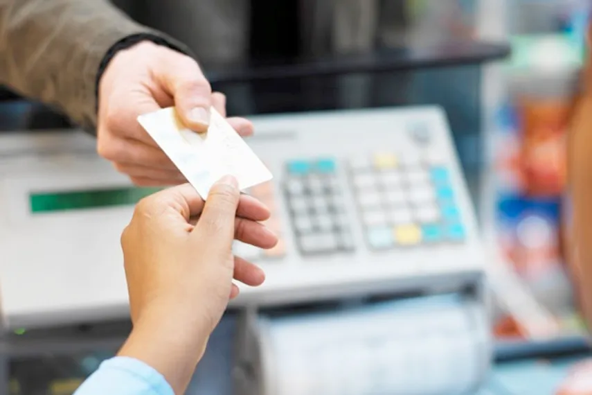 Капитал - Магазины затрудняются принимать бесконтактные карты