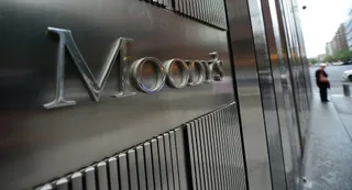 Капитал - Дешевый баррель может снизить оценки нефтяникам