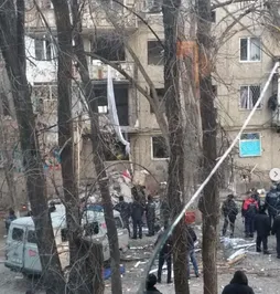 В Таразе в многоэтажном доме прогремел взрыв