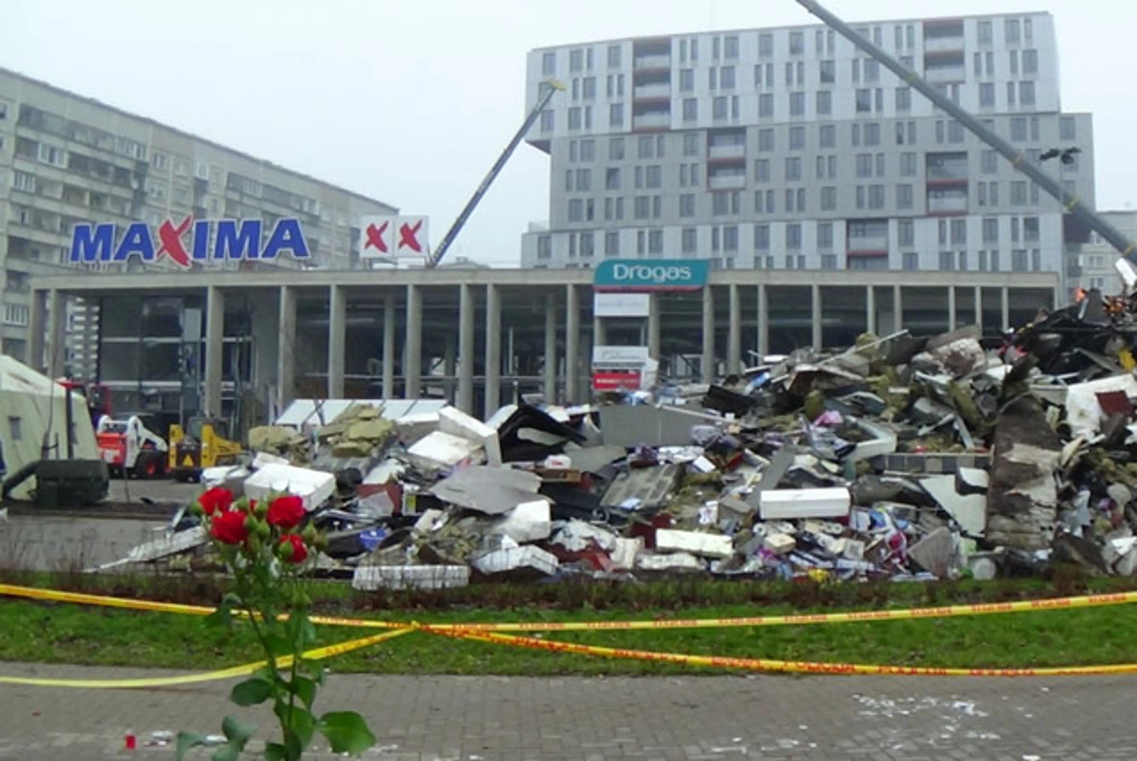 Капитал - 21 млн. евро выделили для пострадавших от обрушения ТЦ в Риге