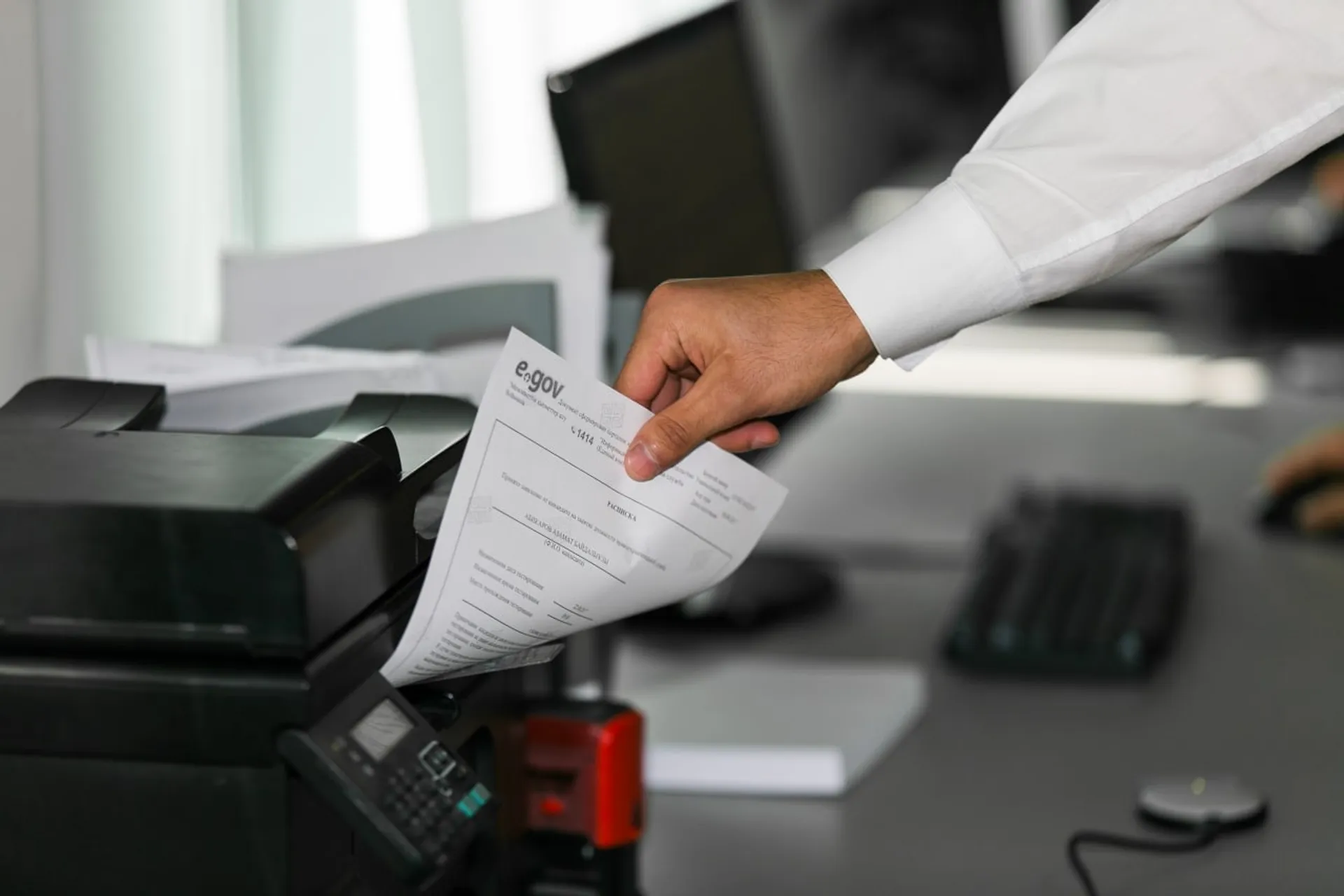 Капитал - ЦОНы перестанут выдавать бумажные расписки по 8 госуслугам