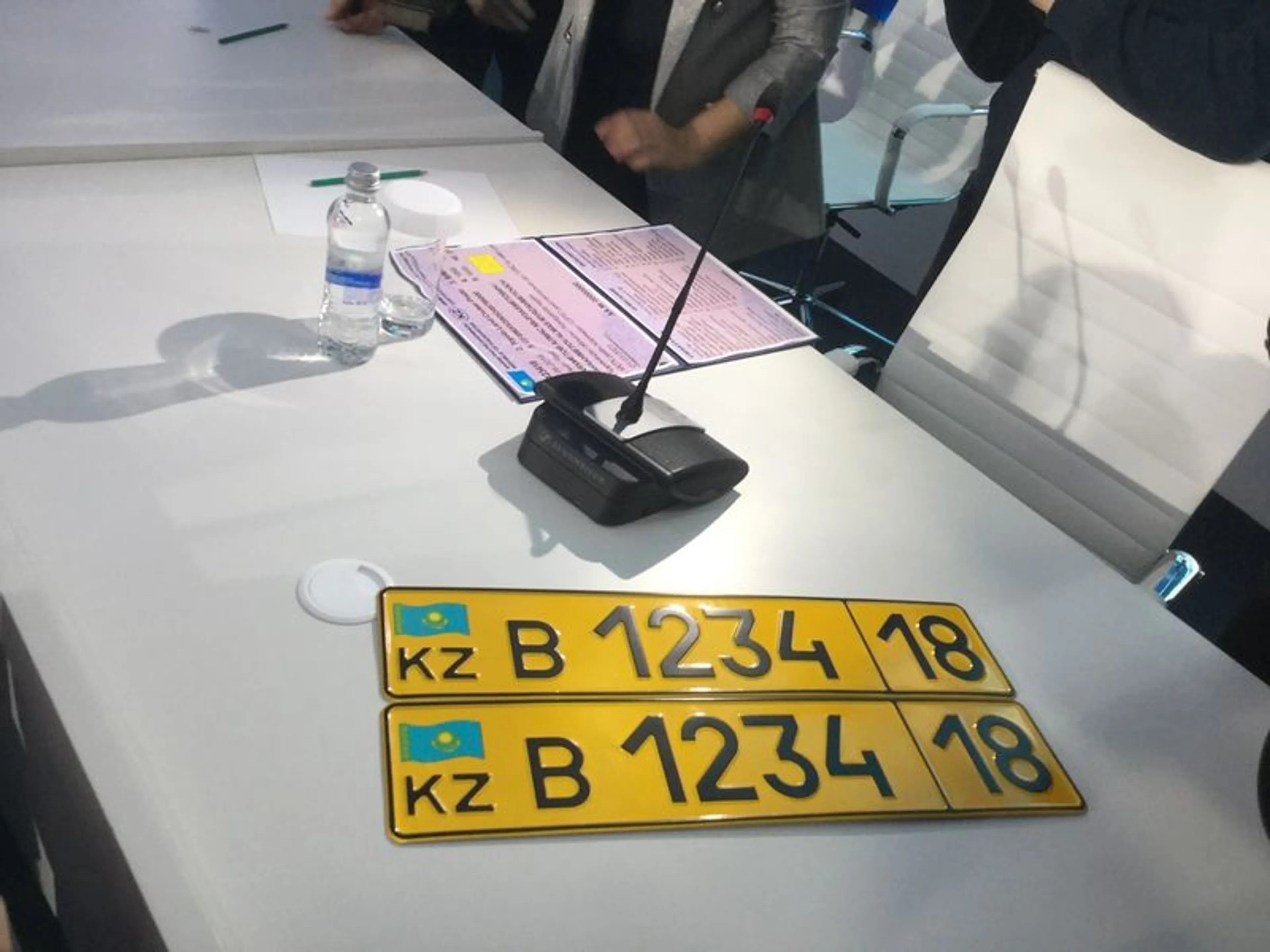 Капитал - Временно зарегистрированные в РК авто получат желтые номера