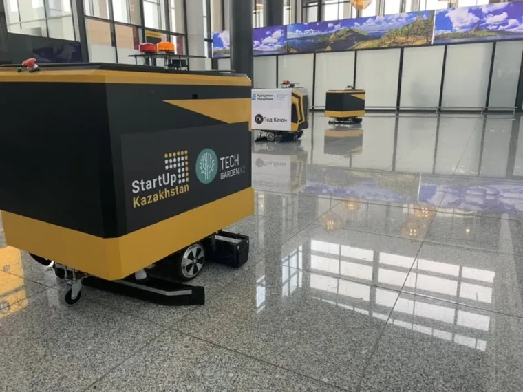 Капитал - В аэропорту Астаны появились роботы-полотеры