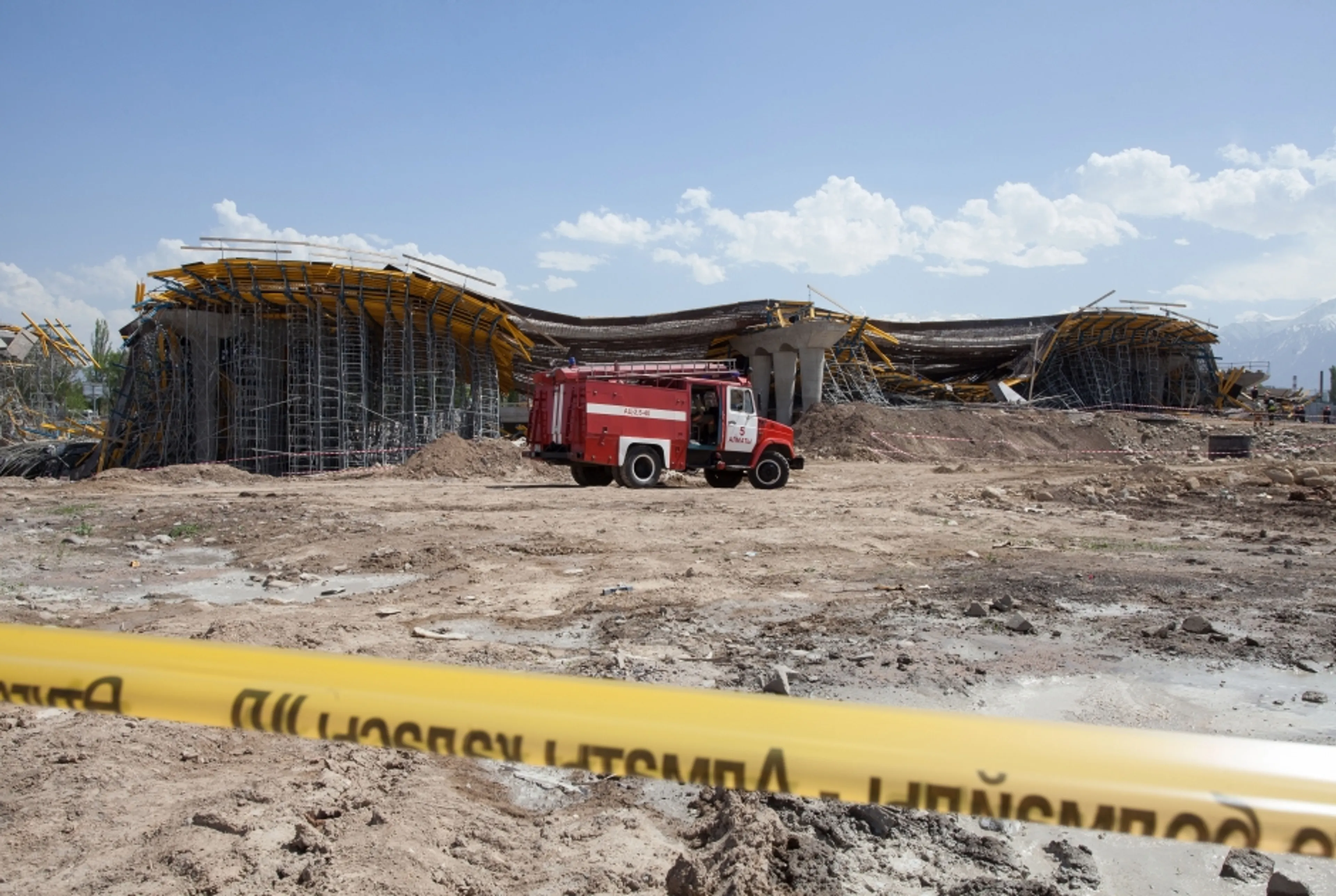 Капитал - Полиция назначила экспертизы по факту обрушения моста