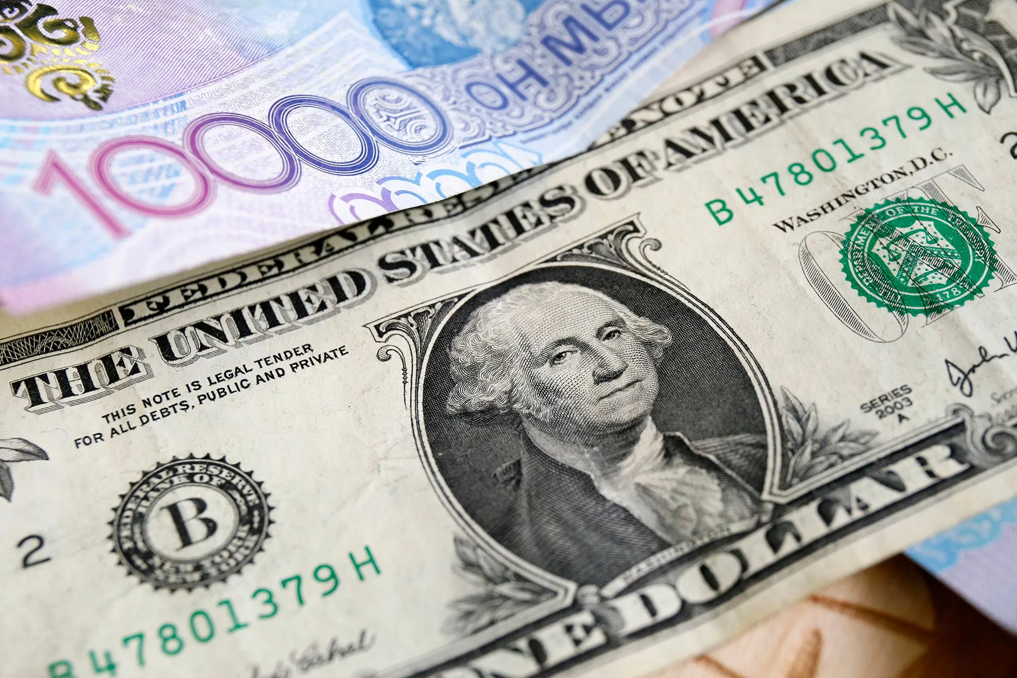 Какой курс тенге ожидают эксперты через месяц и через год?