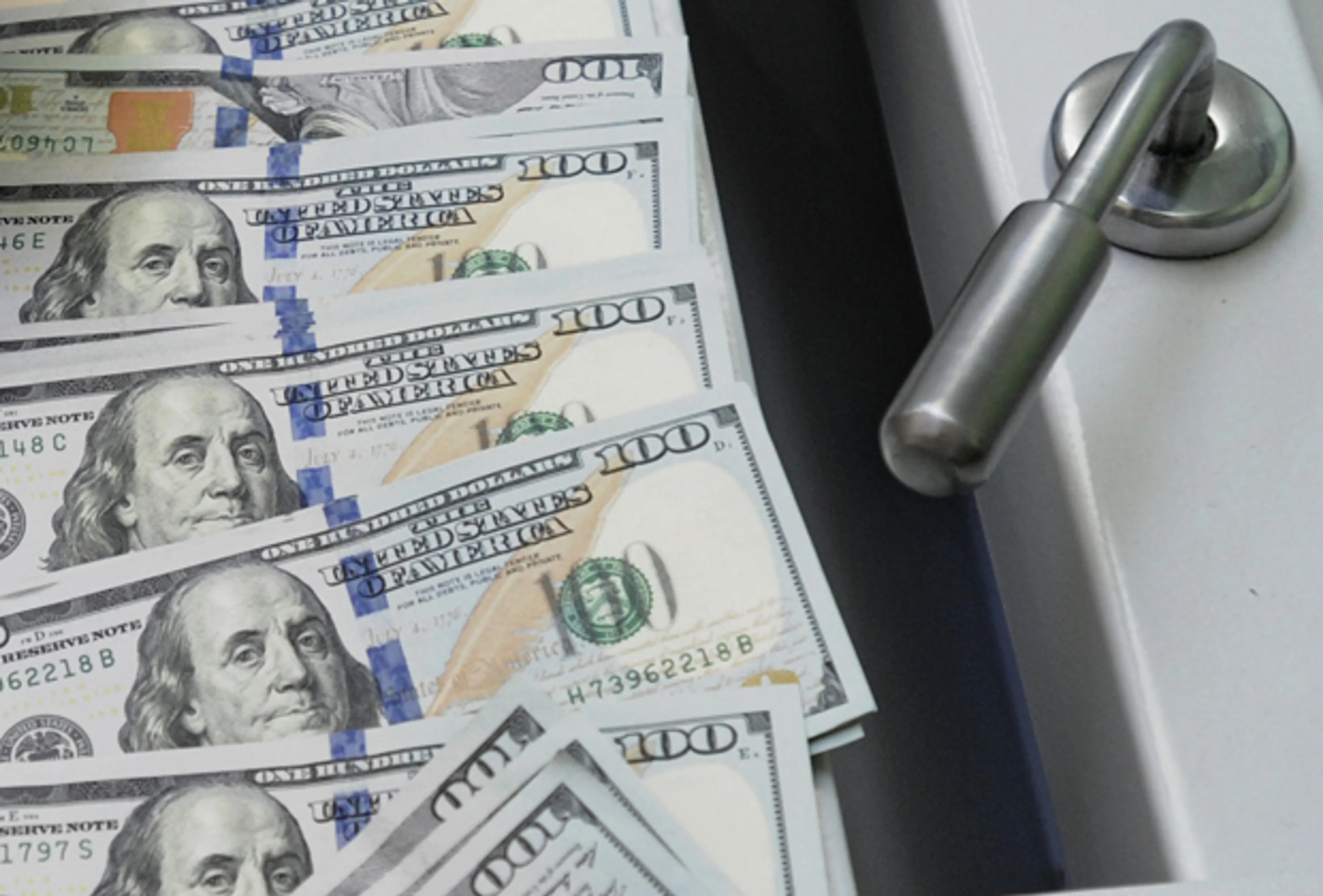 Капитал - Курс доллара растет третий день подряд