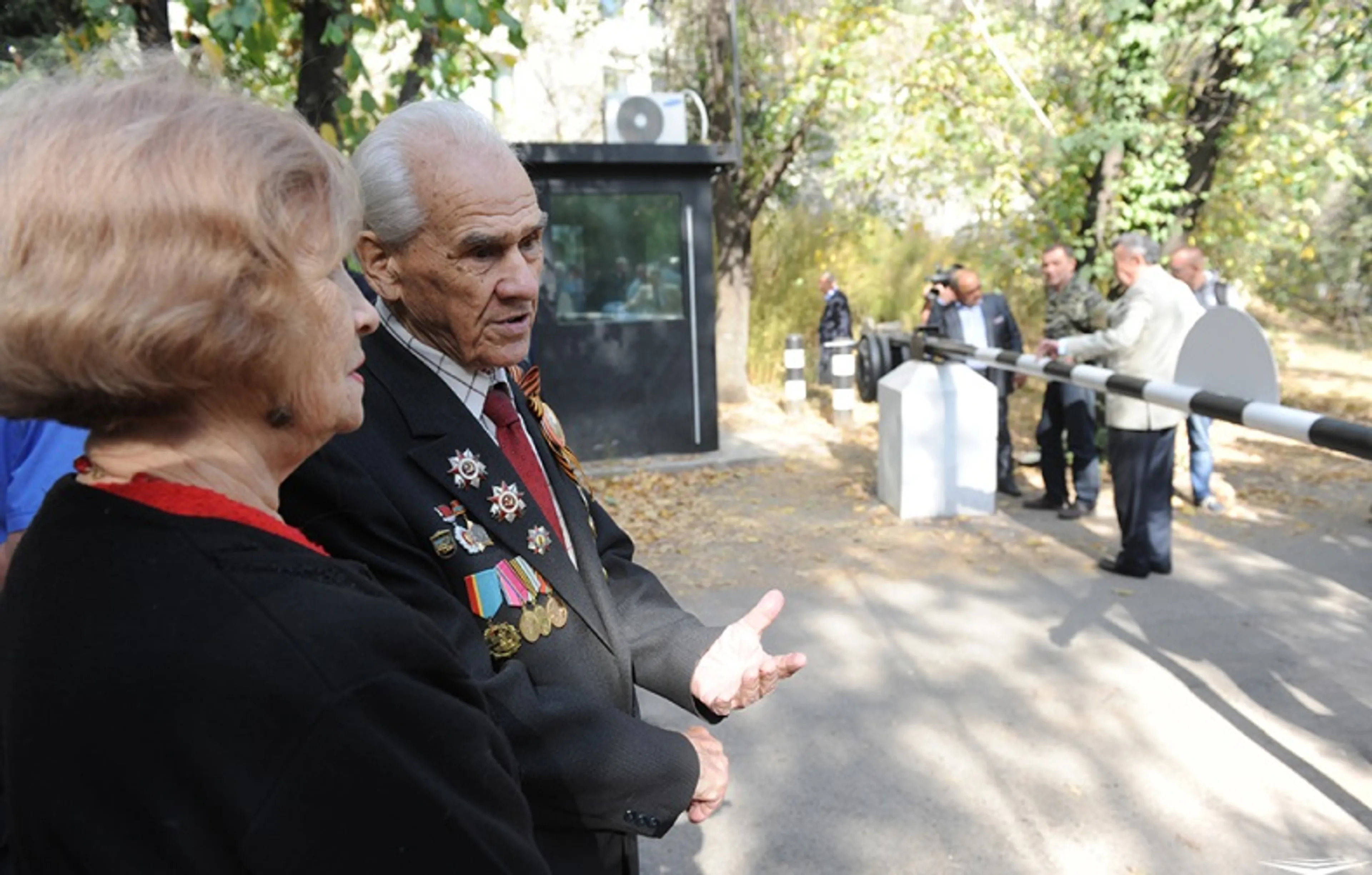 Капитал - В Алматы убрали шлагбаум возле посольства США