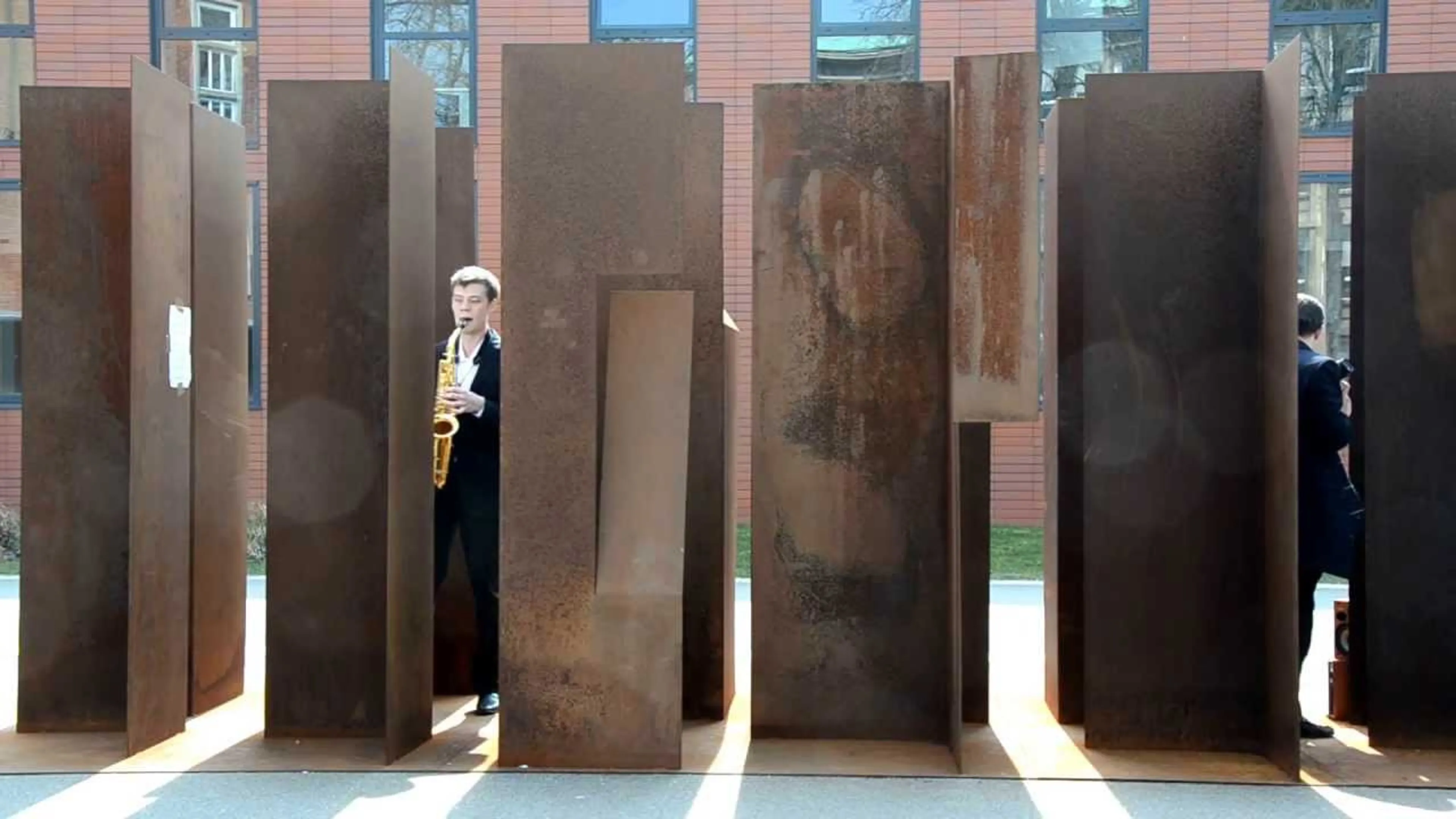 Капитал - Французский художник Рене Лоран представит работы в Алматы