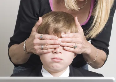 От чего и как защищать детей в интернете