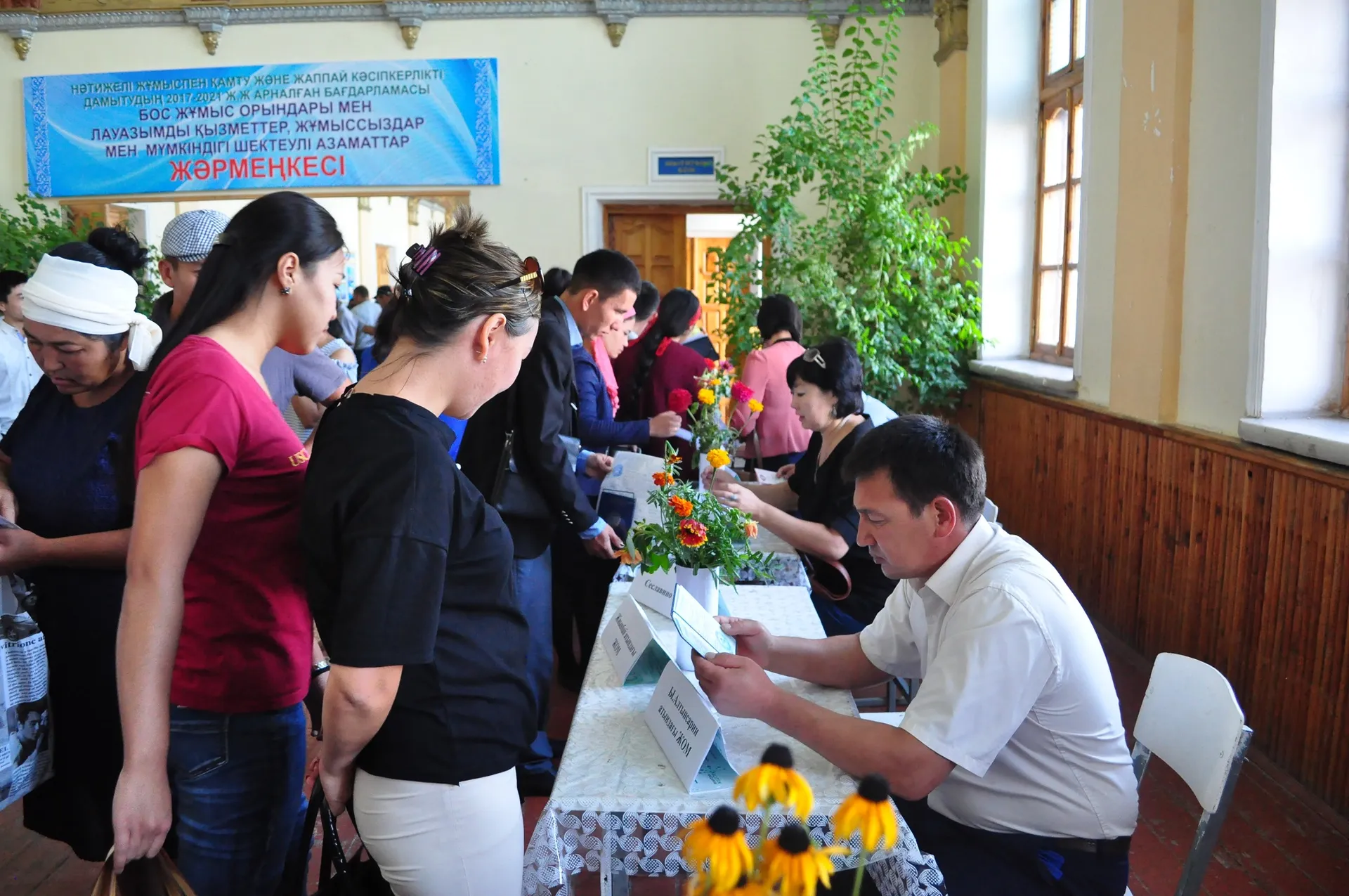 Капитал - В Тюлькубасском районе ЮКО прошла ярмарка вакансий